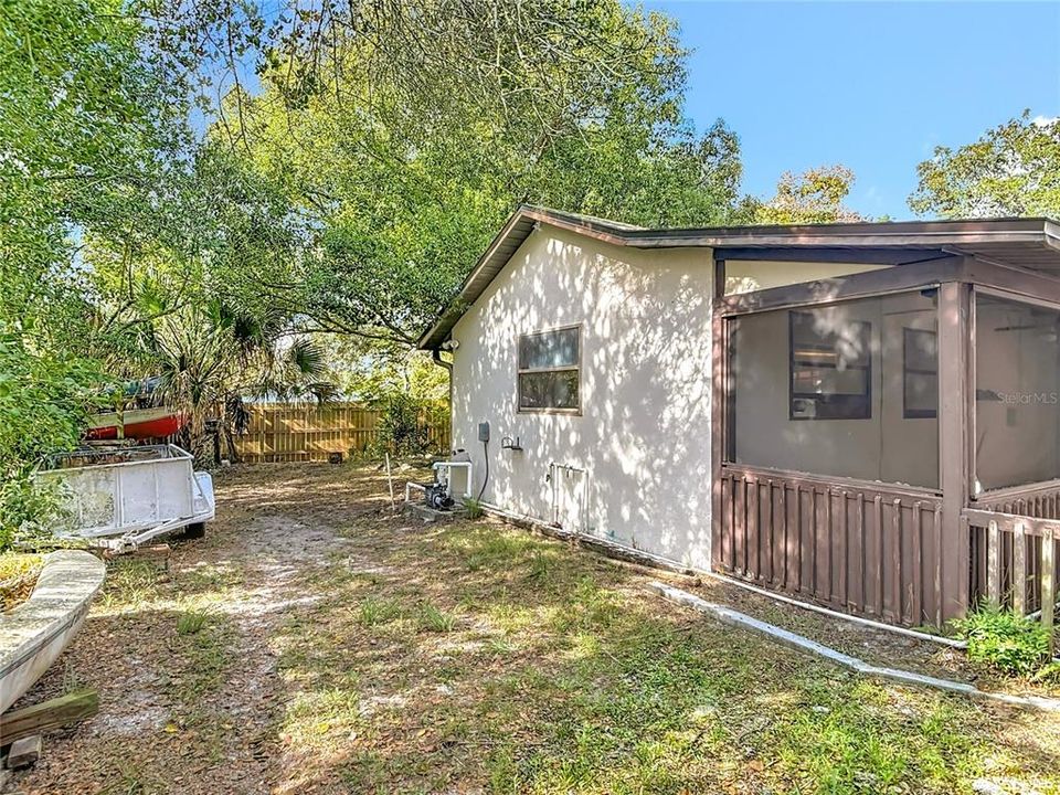 For Sale: $260,000 (3 beds, 2 baths, 1198 Square Feet)