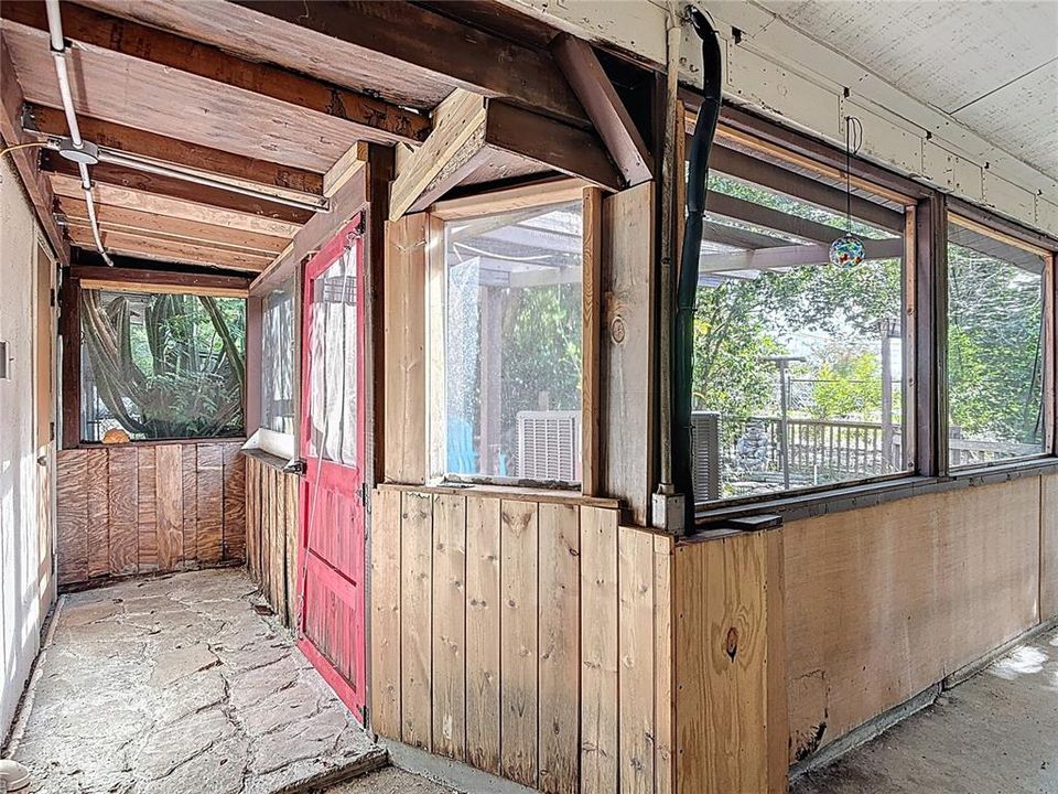 For Sale: $260,000 (3 beds, 2 baths, 1198 Square Feet)