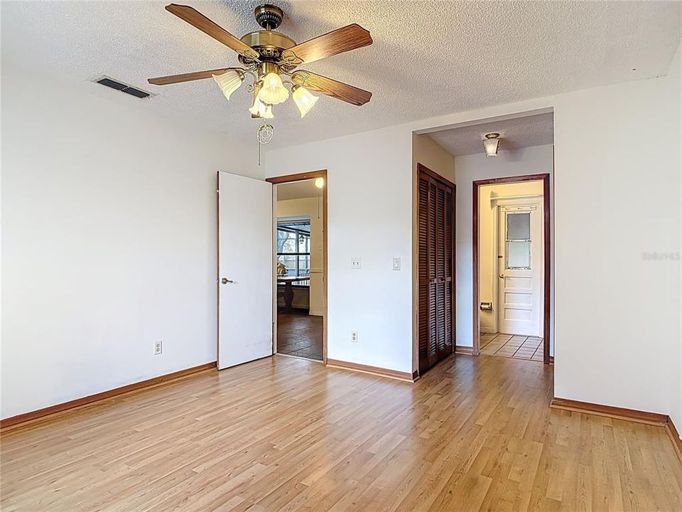 For Sale: $260,000 (3 beds, 2 baths, 1198 Square Feet)