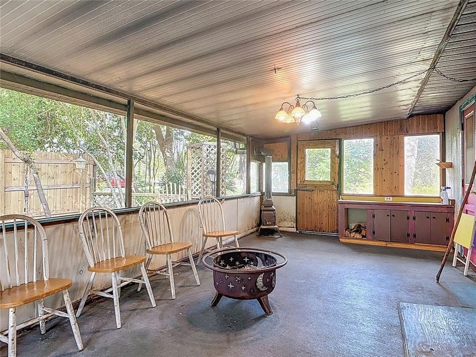 For Sale: $260,000 (3 beds, 2 baths, 1198 Square Feet)