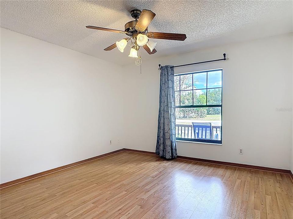 For Sale: $260,000 (3 beds, 2 baths, 1198 Square Feet)