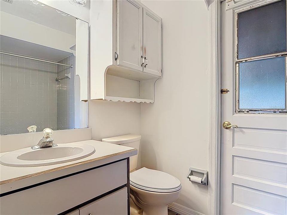 For Sale: $260,000 (3 beds, 2 baths, 1198 Square Feet)