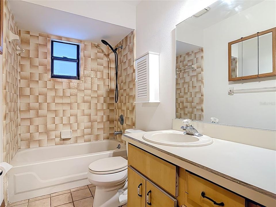 For Sale: $260,000 (3 beds, 2 baths, 1198 Square Feet)