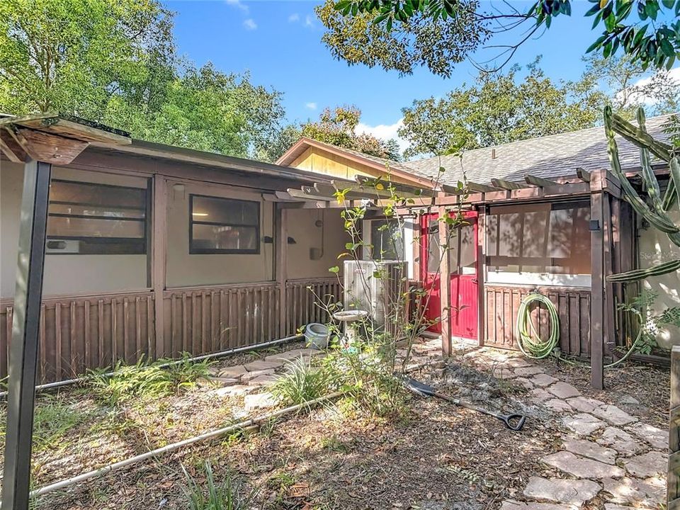 For Sale: $260,000 (3 beds, 2 baths, 1198 Square Feet)