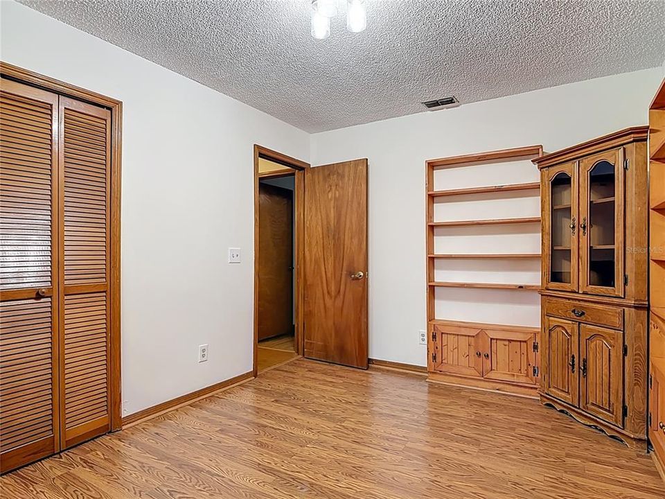 For Sale: $260,000 (3 beds, 2 baths, 1198 Square Feet)