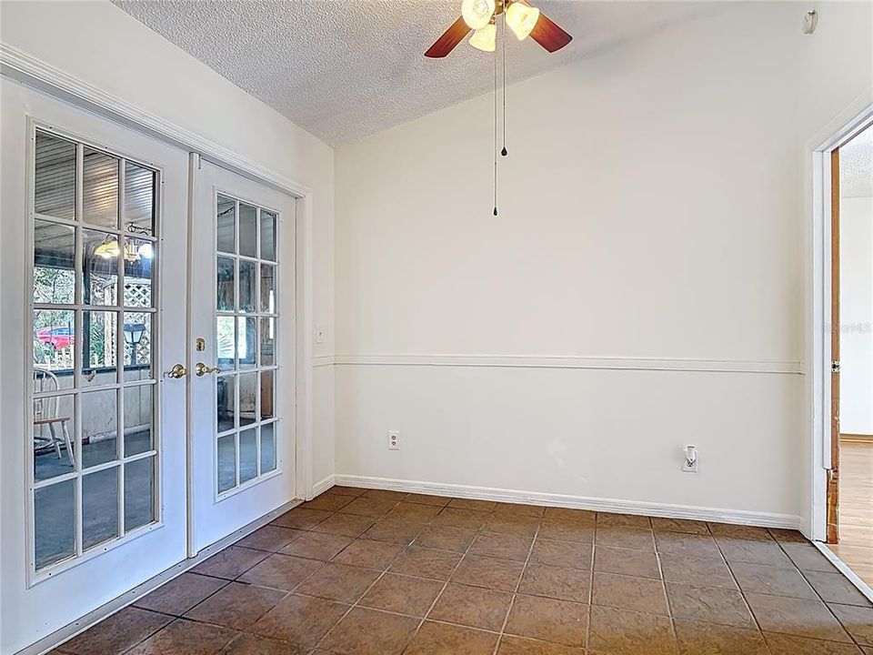 For Sale: $260,000 (3 beds, 2 baths, 1198 Square Feet)