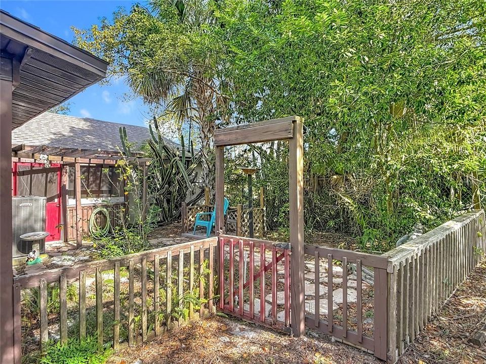 For Sale: $260,000 (3 beds, 2 baths, 1198 Square Feet)