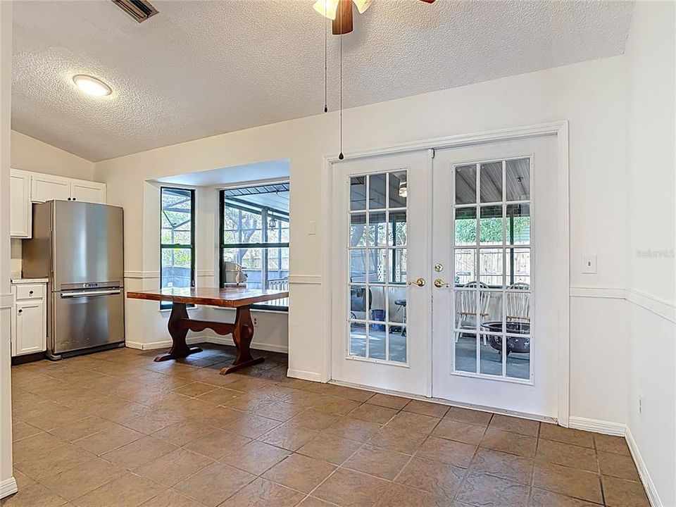 For Sale: $260,000 (3 beds, 2 baths, 1198 Square Feet)