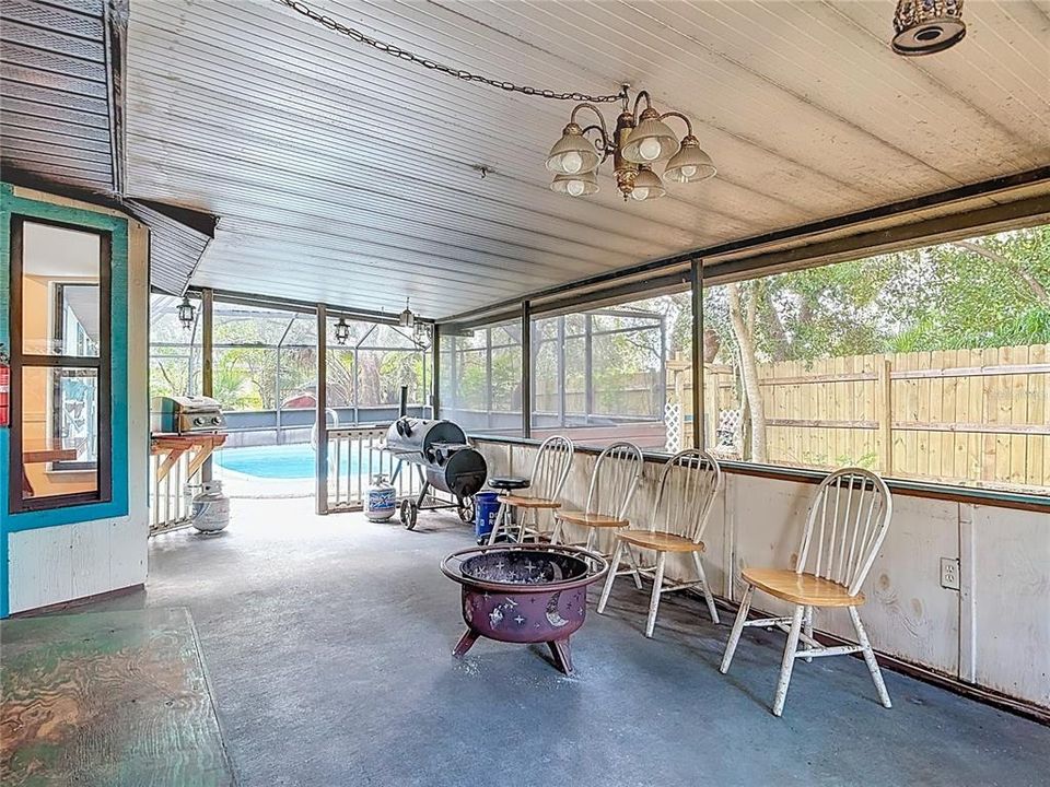 For Sale: $260,000 (3 beds, 2 baths, 1198 Square Feet)