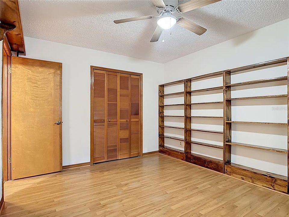 For Sale: $260,000 (3 beds, 2 baths, 1198 Square Feet)