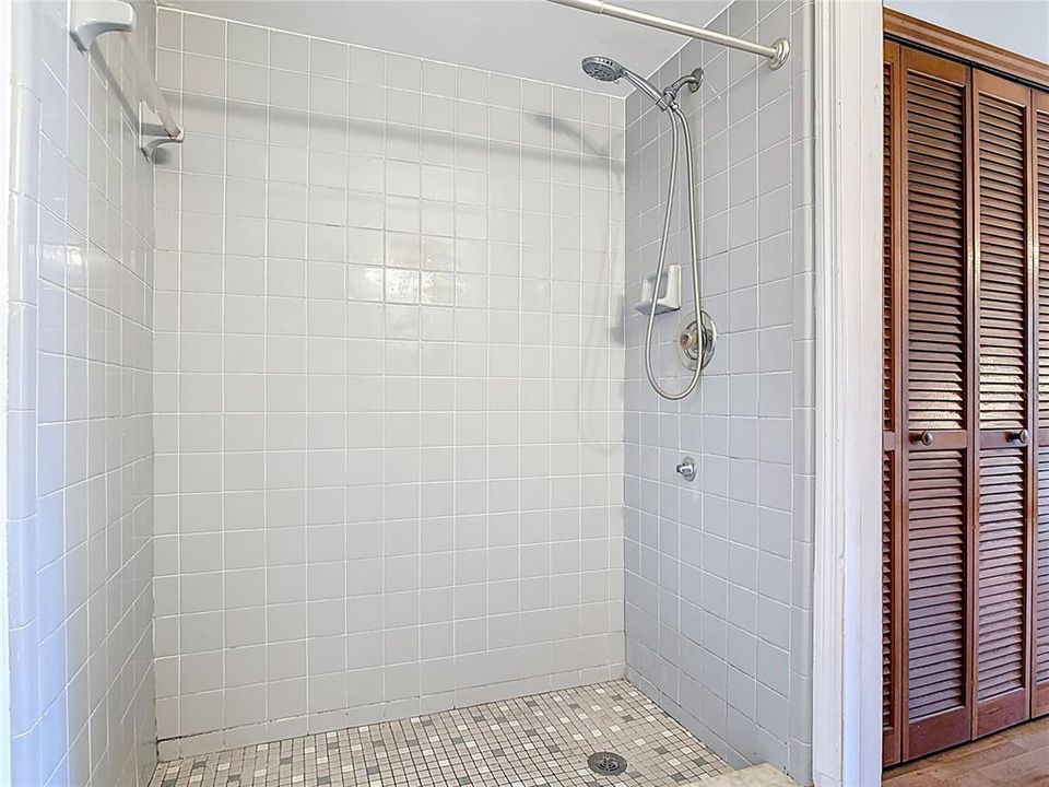 For Sale: $260,000 (3 beds, 2 baths, 1198 Square Feet)