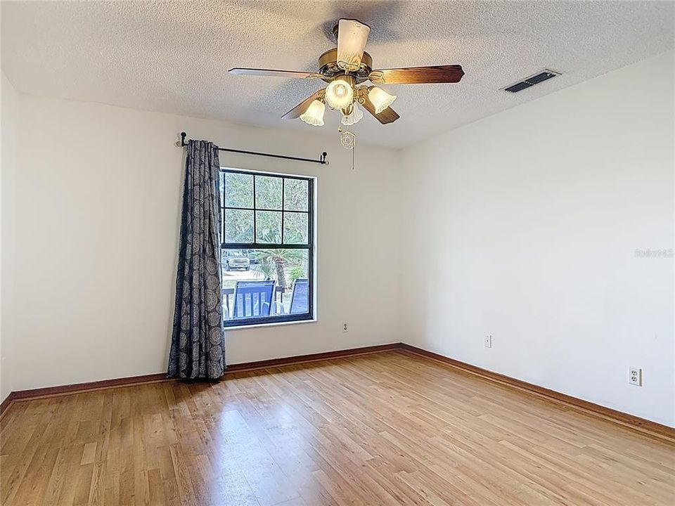 For Sale: $260,000 (3 beds, 2 baths, 1198 Square Feet)