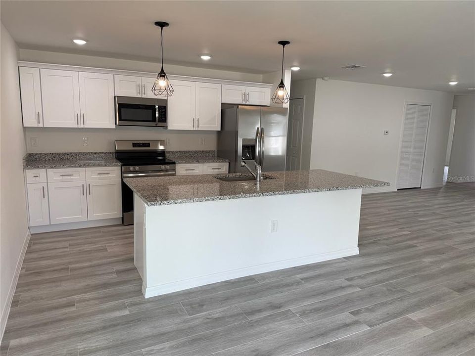 出租: $2,150 (4 贝兹, 2 浴室, 1791 平方英尺)