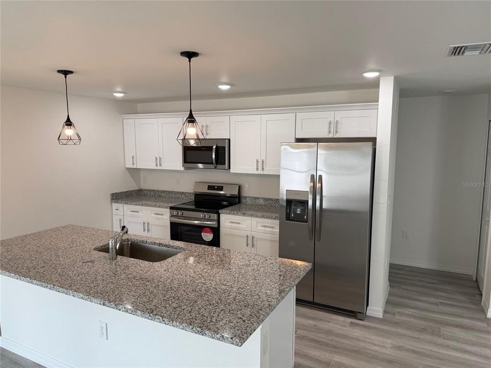 出租: $2,150 (4 贝兹, 2 浴室, 1791 平方英尺)