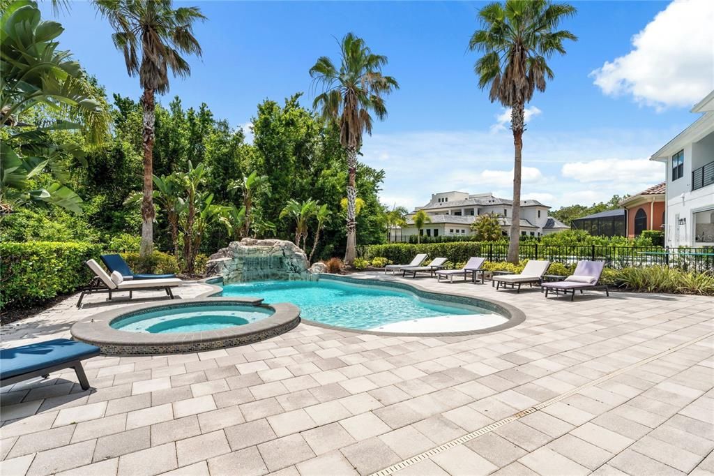 En Venta: $1,975,000 (9 camas, 9 baños, 5853 Pies cuadrados)