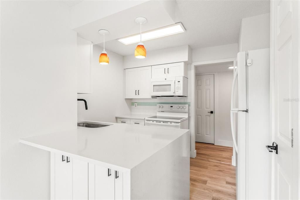 For Rent: $1,500 (1 beds, 1 baths, 727 Square Feet)