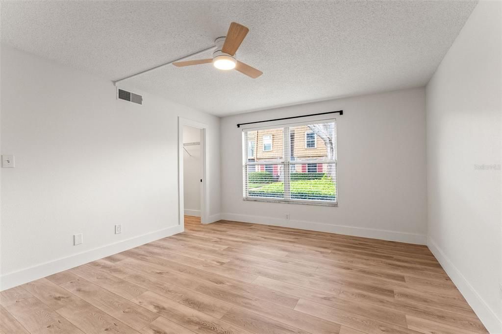 For Rent: $1,500 (1 beds, 1 baths, 727 Square Feet)