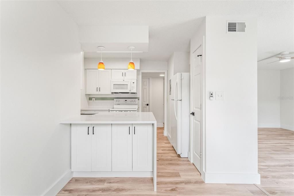 For Rent: $1,500 (1 beds, 1 baths, 727 Square Feet)