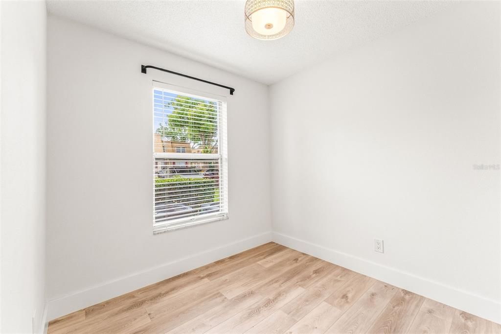 For Rent: $1,500 (1 beds, 1 baths, 727 Square Feet)