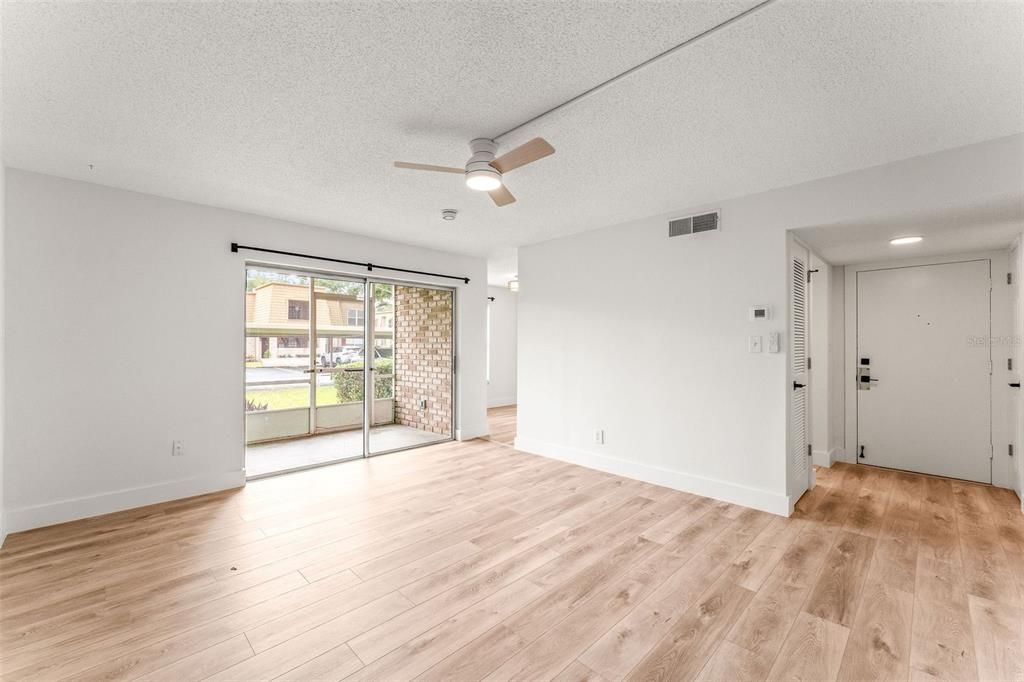 For Rent: $1,500 (1 beds, 1 baths, 727 Square Feet)