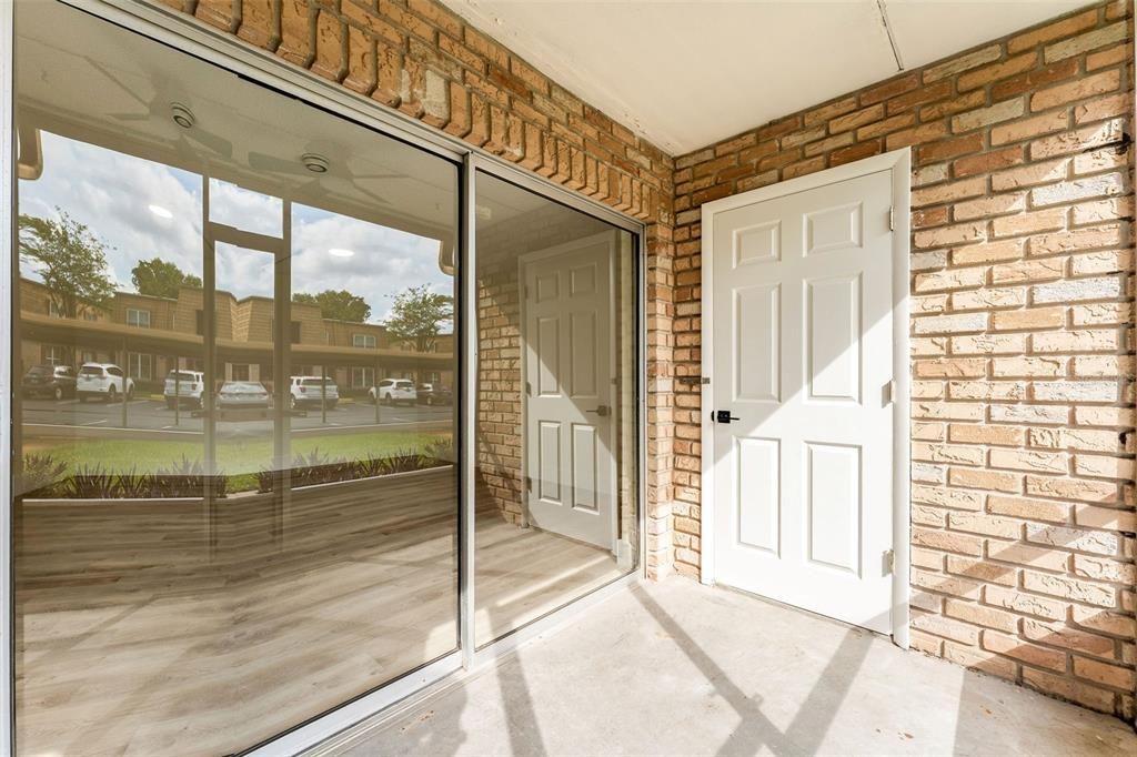 For Rent: $1,500 (1 beds, 1 baths, 727 Square Feet)