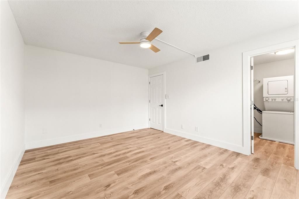 For Rent: $1,500 (1 beds, 1 baths, 727 Square Feet)