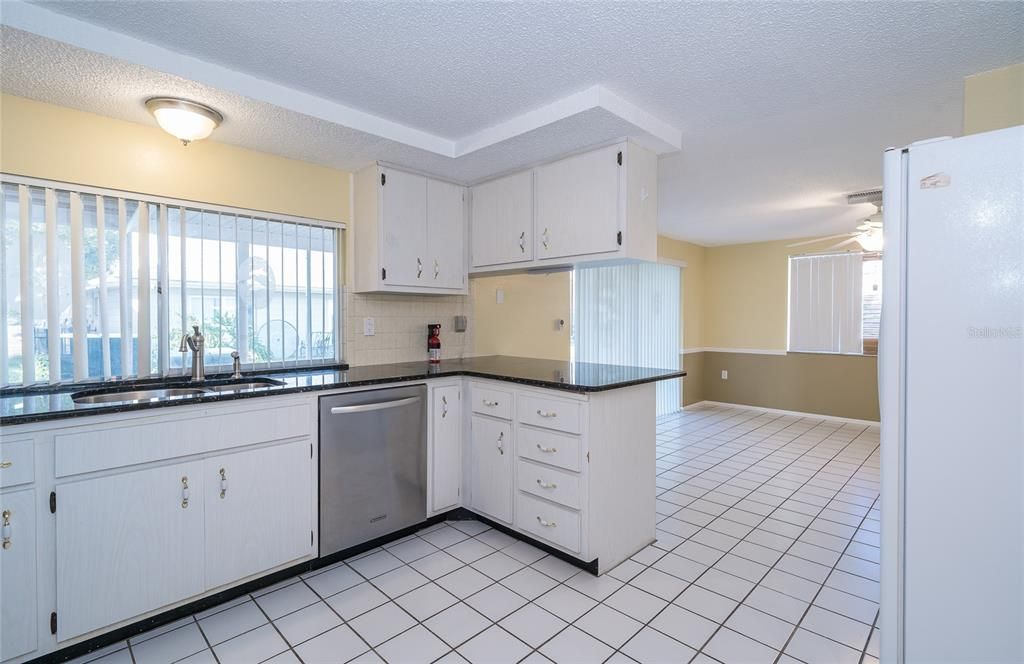 For Sale: $199,000 (2 beds, 2 baths, 1414 Square Feet)