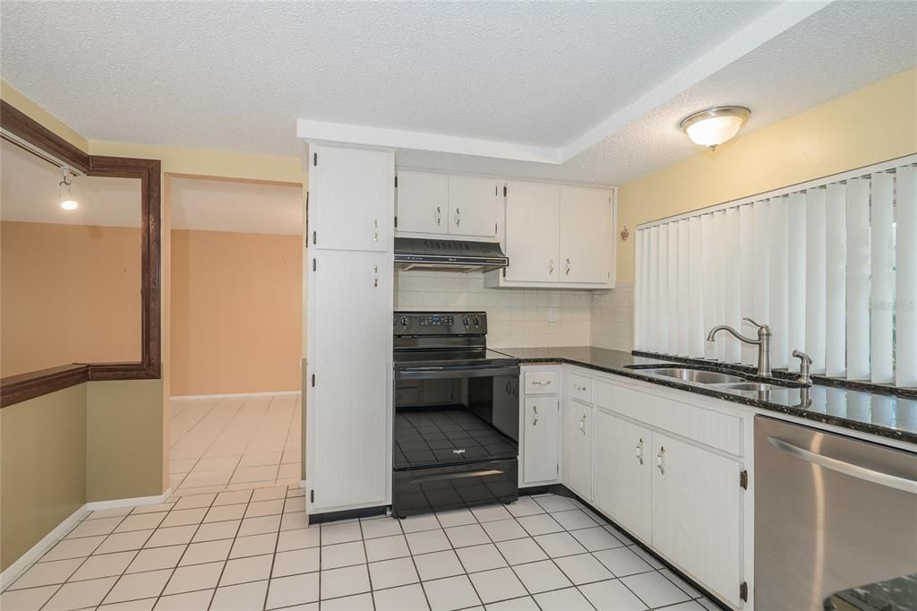 For Sale: $199,000 (2 beds, 2 baths, 1414 Square Feet)