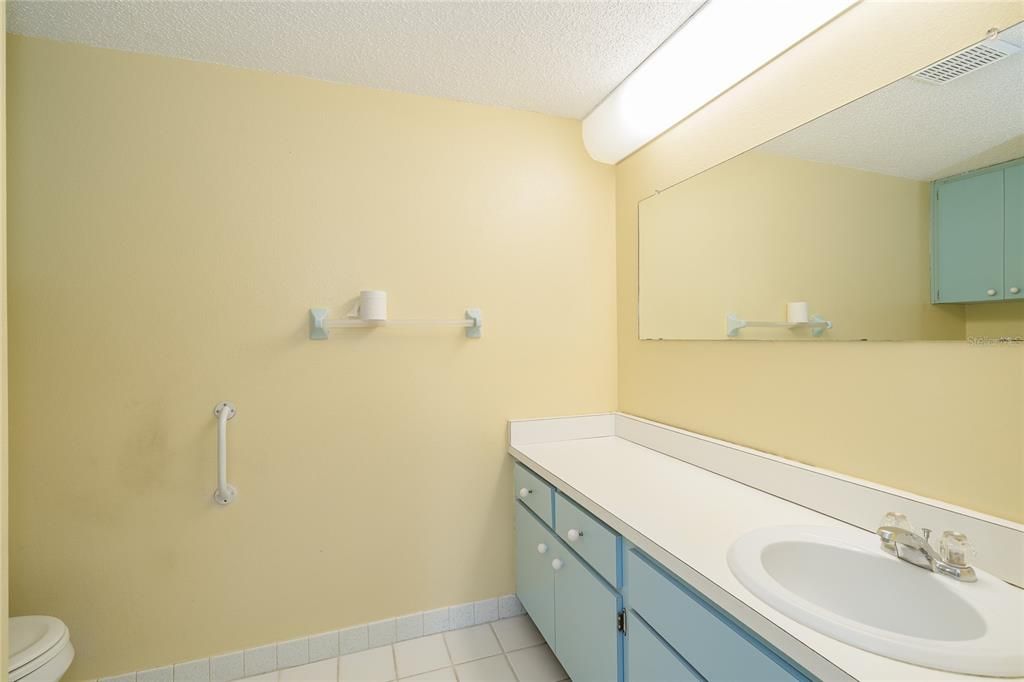 For Sale: $199,000 (2 beds, 2 baths, 1414 Square Feet)