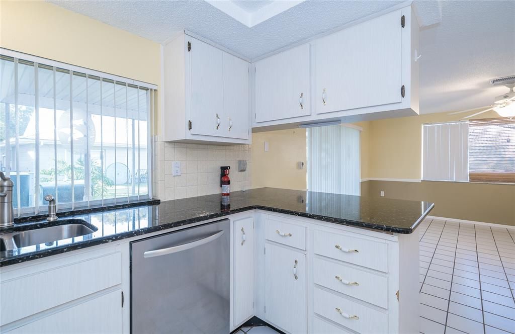 For Sale: $199,000 (2 beds, 2 baths, 1414 Square Feet)