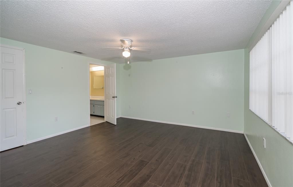 For Sale: $199,000 (2 beds, 2 baths, 1414 Square Feet)