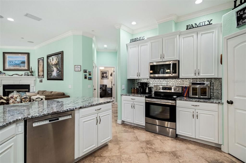 待售: $829,900 (5 贝兹, 3 浴室, 2915 平方英尺)