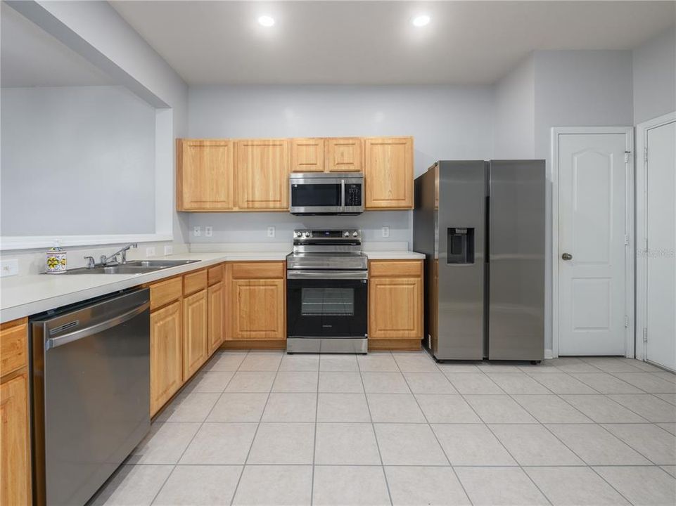 For Rent: $2,200 (3 beds, 2 baths, 1588 Square Feet)