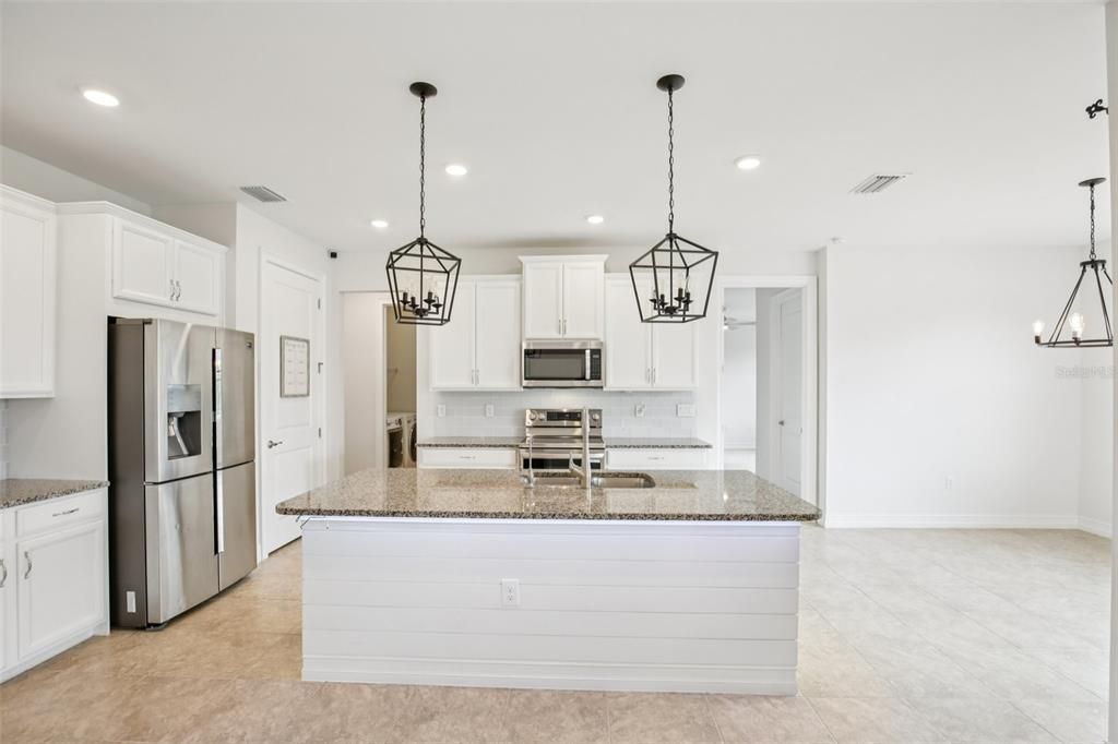 На продажу: $335,000 (3 спален, 2 ванн, 1974 Квадратных фут)