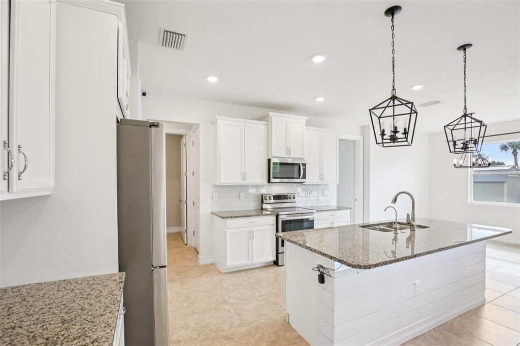 На продажу: $335,000 (3 спален, 2 ванн, 1974 Квадратных фут)