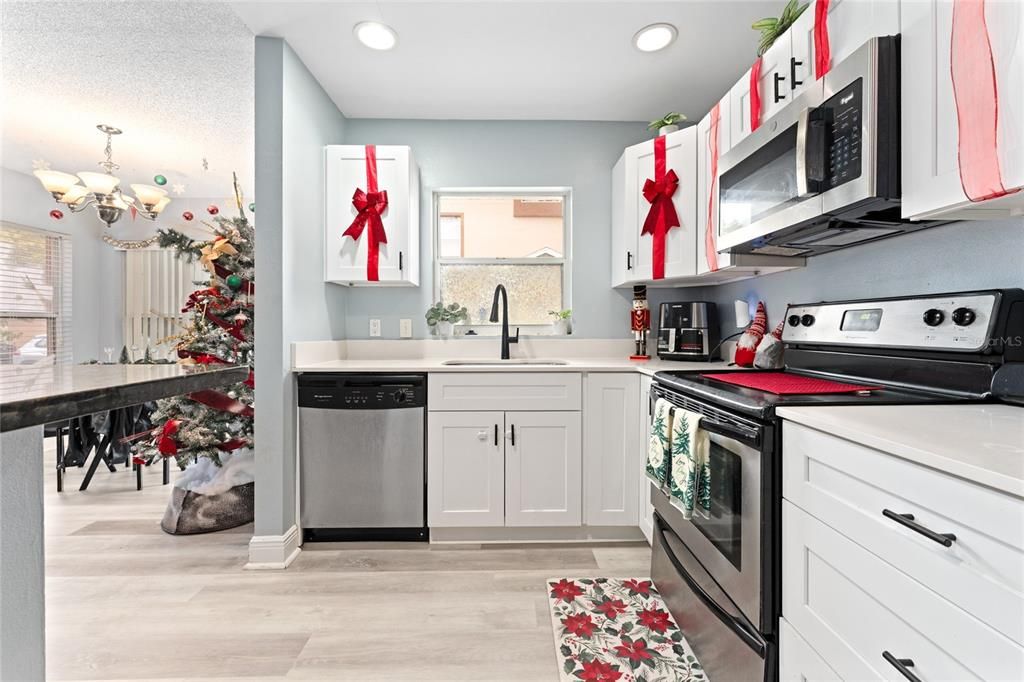 待售: $225,000 (2 贝兹, 2 浴室, 1103 平方英尺)