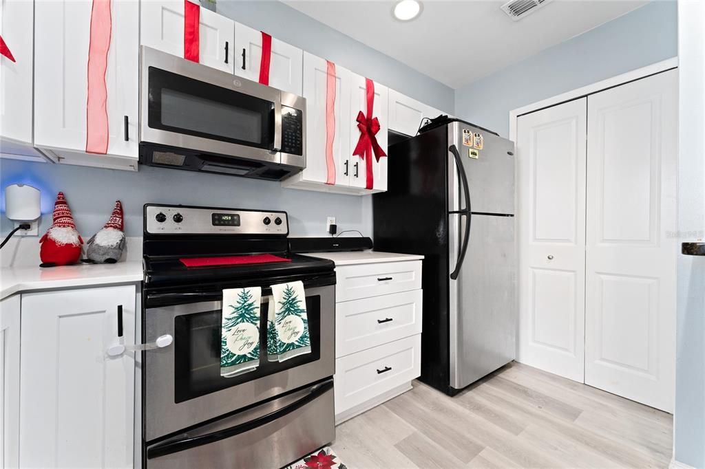 待售: $225,000 (2 贝兹, 2 浴室, 1103 平方英尺)