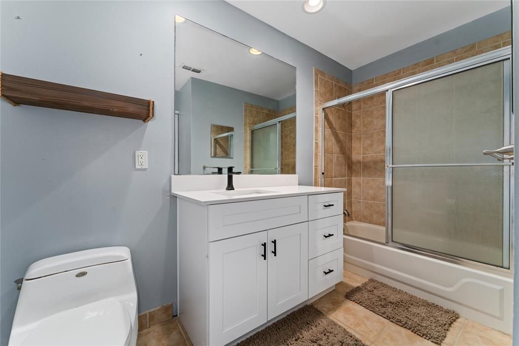 待售: $225,000 (2 贝兹, 2 浴室, 1103 平方英尺)