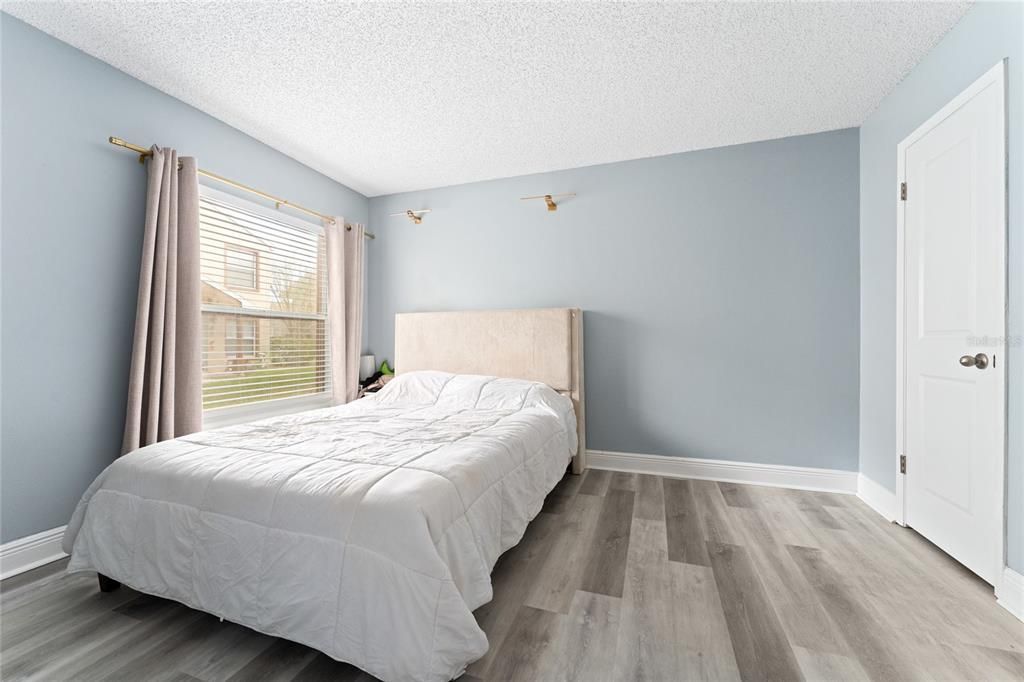 待售: $225,000 (2 贝兹, 2 浴室, 1103 平方英尺)