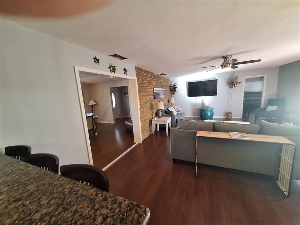 En Venta: $745,000 (4 camas, 2 baños, 2361 Pies cuadrados)