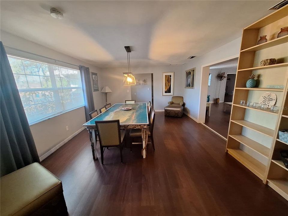 En Venta: $745,000 (4 camas, 2 baños, 2361 Pies cuadrados)