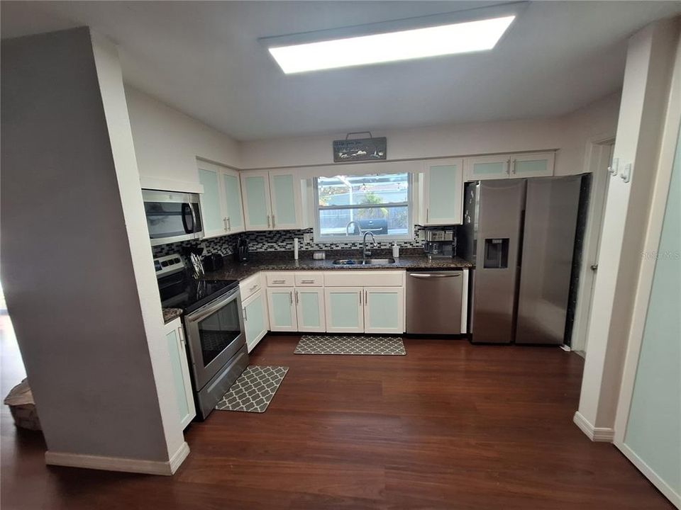 En Venta: $745,000 (4 camas, 2 baños, 2361 Pies cuadrados)