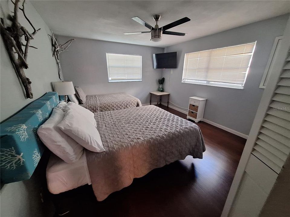 En Venta: $745,000 (4 camas, 2 baños, 2361 Pies cuadrados)