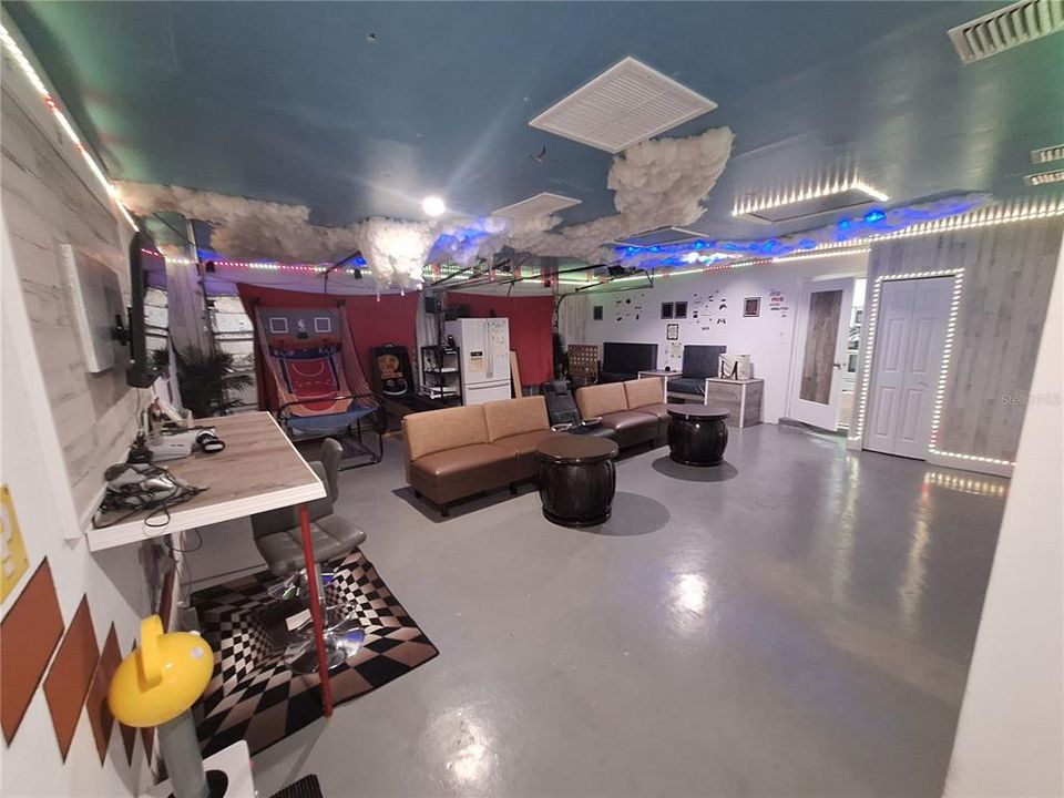 En Venta: $745,000 (4 camas, 2 baños, 2361 Pies cuadrados)