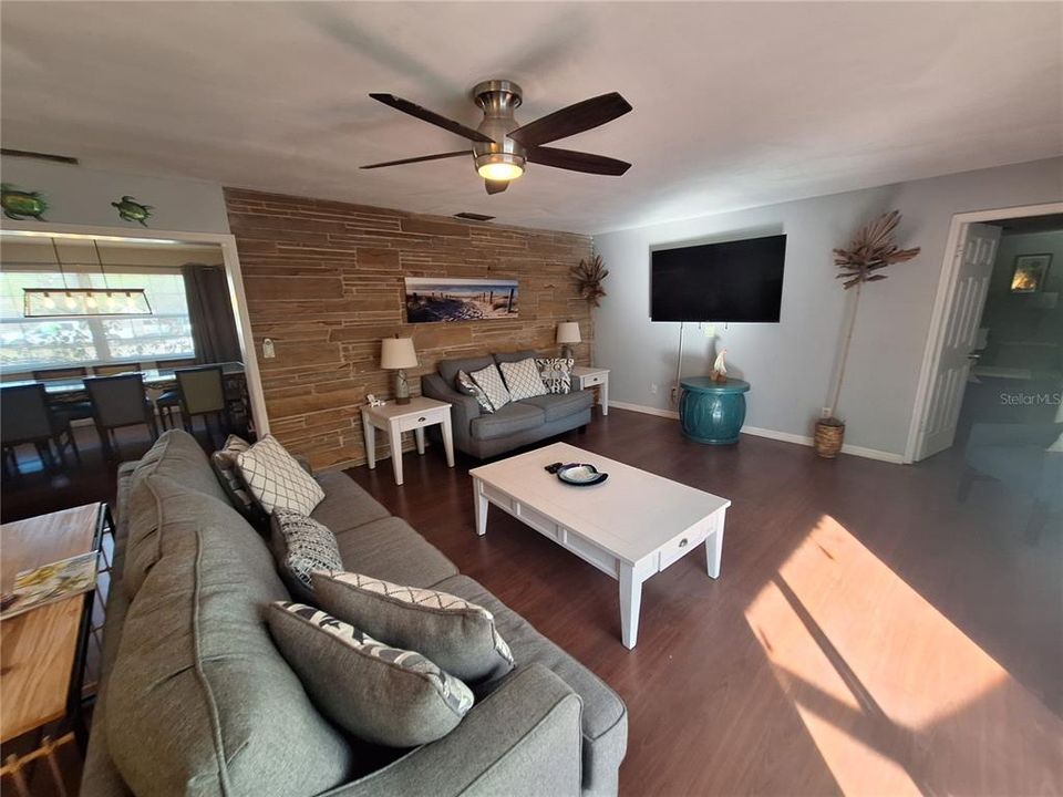 En Venta: $745,000 (4 camas, 2 baños, 2361 Pies cuadrados)