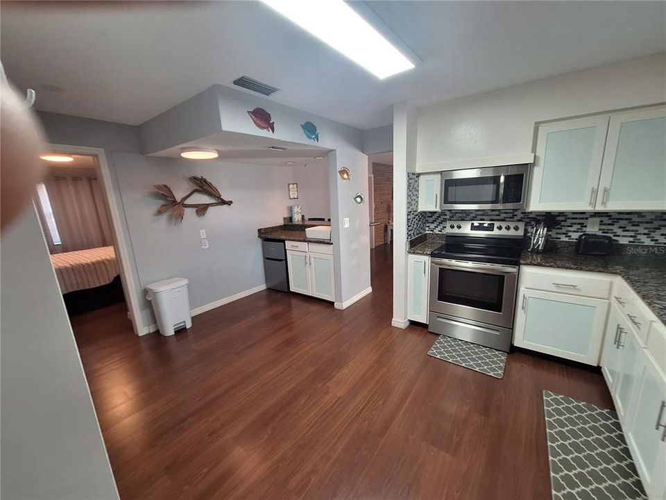 En Venta: $745,000 (4 camas, 2 baños, 2361 Pies cuadrados)