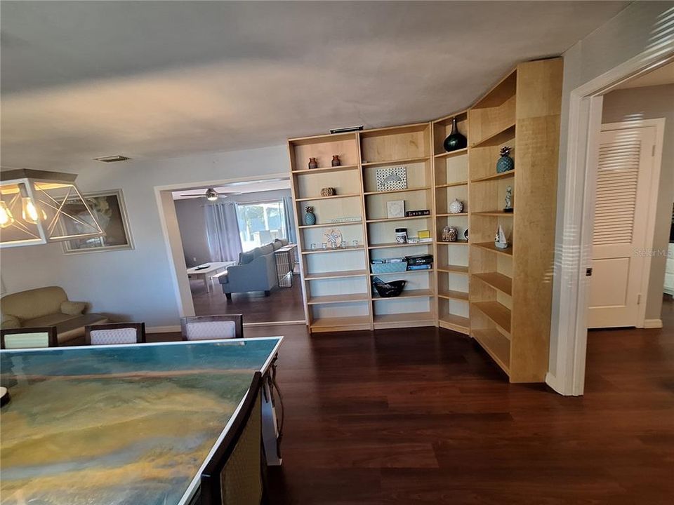 En Venta: $745,000 (4 camas, 2 baños, 2361 Pies cuadrados)