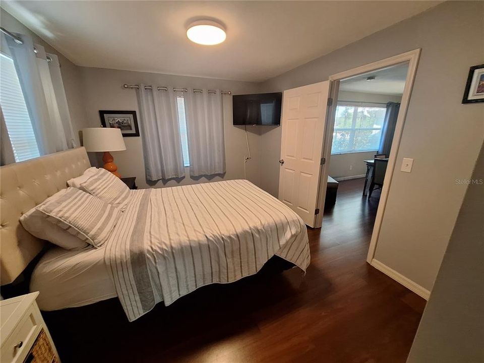 En Venta: $745,000 (4 camas, 2 baños, 2361 Pies cuadrados)