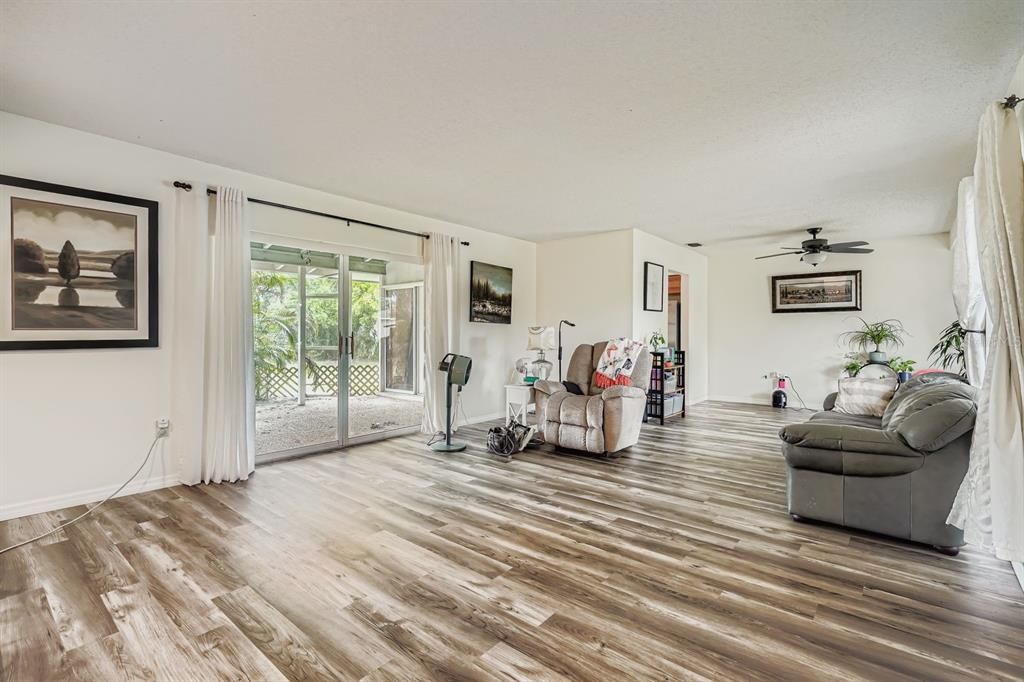 待售: $230,000 (3 贝兹, 2 浴室, 1623 平方英尺)