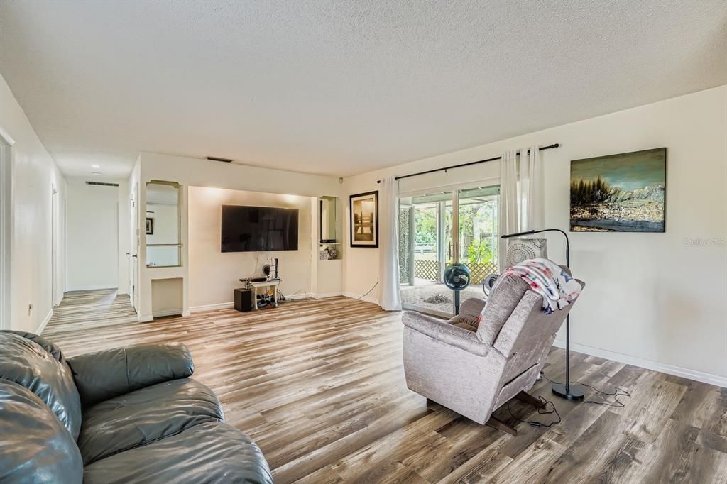 待售: $230,000 (3 贝兹, 2 浴室, 1623 平方英尺)